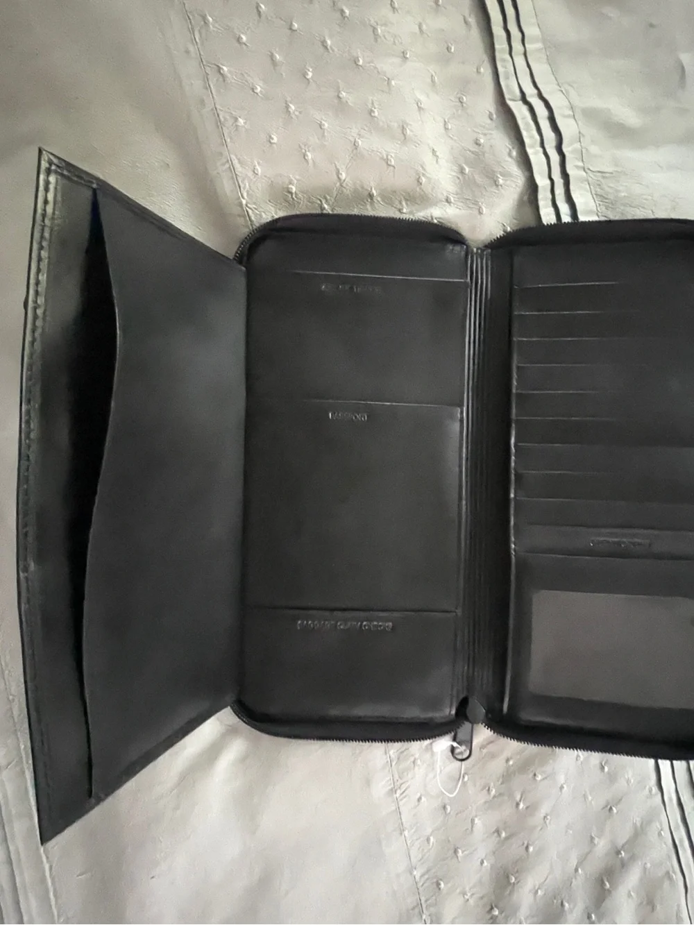 NWT Dopp Regatta Leather Zipper Travel Wallet